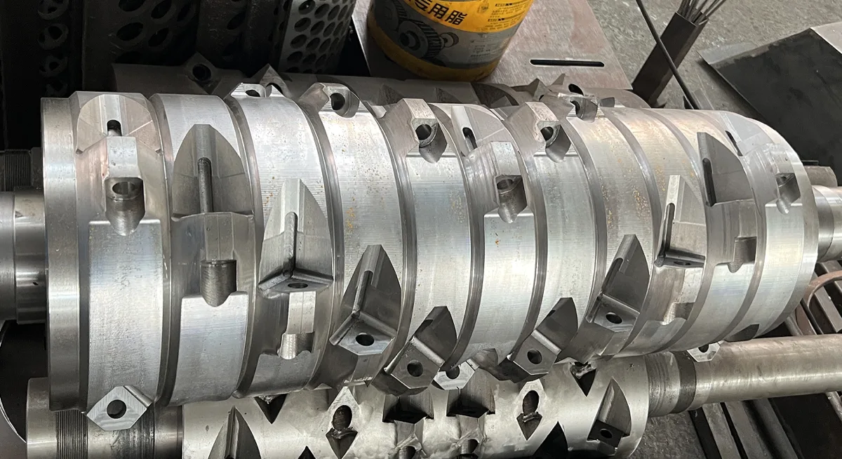 S3 series rotor fitted with rows of square-type cutting blades